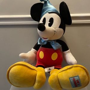 Disney’s ‘Let’s celebrate’ Mickey Mouse Birthday plush